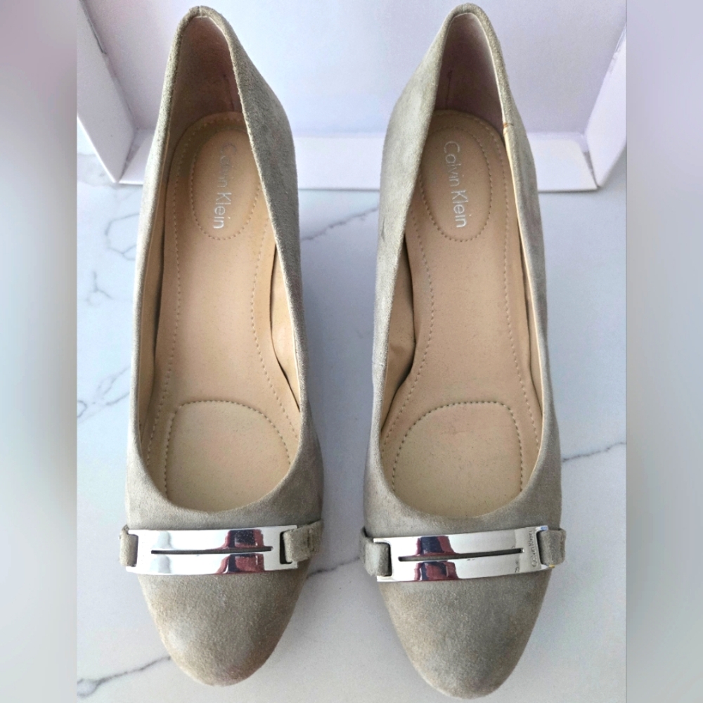 Calvin Klein Wedge Pump Gray/Taupe Suede 6